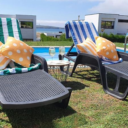 Modern 4 Double Bedroom Villa With Pool / Garden Valdovino Bagian luar foto