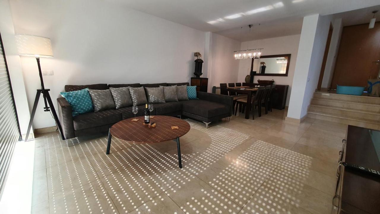 Modern 4 Double Bedroom Villa With Pool / Garden Valdovino Bagian luar foto